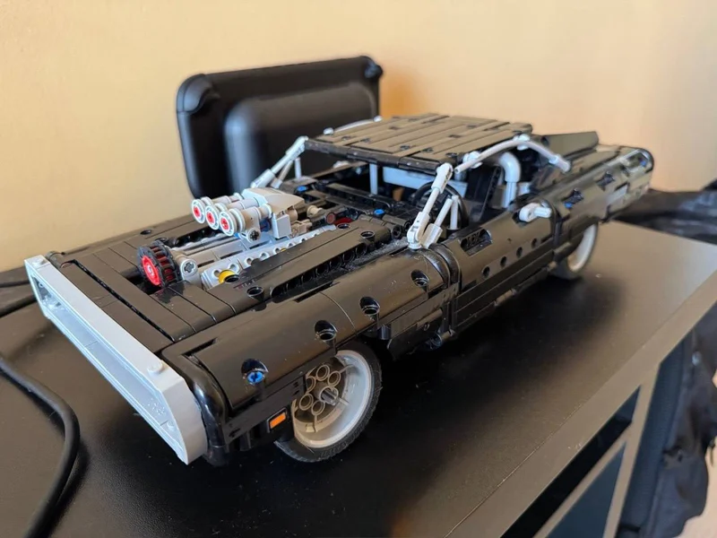 Lego Technic Fast and Furious Dom’s Dodge Charger