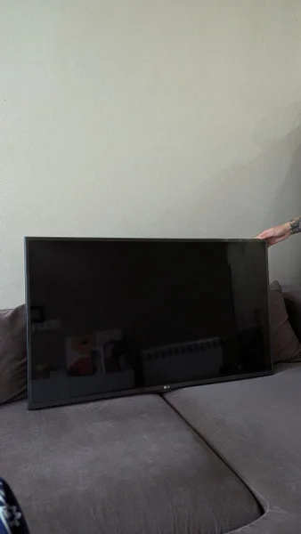 телевизор LG 42LF650V (42″ / Smart TV / Full HD) — на запчасти или под восстановление