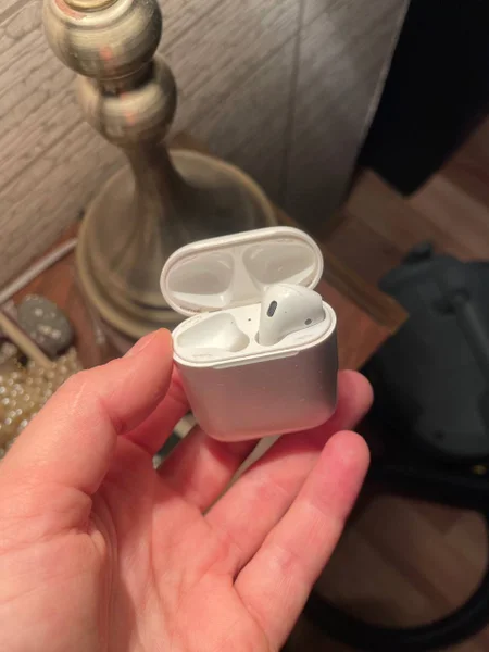 AirPods 2-го поколения (один наушник) с чехлом