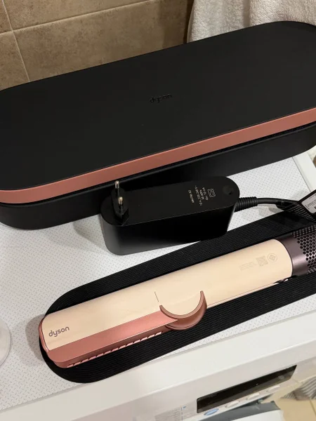Выпрямитель для волос Dyson Airstrait