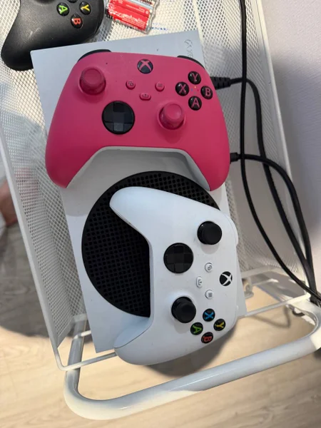 Xbox Series S 512GB с двумя джойстиками