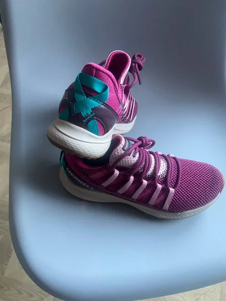 удобные кроссовки 38 размер!Американский бренд MERRELL! Новые!