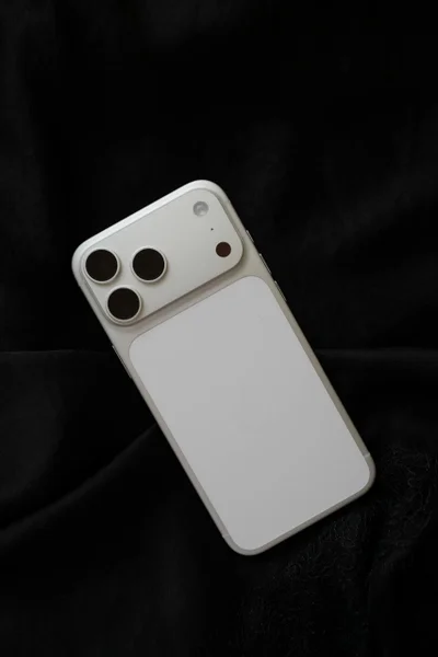 iPhone 17 Pro Max 512 ГБ с чехлами и стеклом