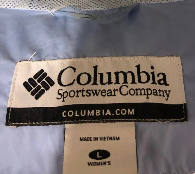 Для голубоглазых красавиц (и не только) б/у ветровка Columbia (женский размер L, классическая легкая куртка-дождевик (но не на ливень🙂) на сетчатой подкладке) в хорошем состоянии 💰