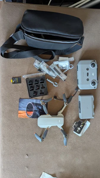 Квадрокоптер DJI Mini 2 Fly More Combo