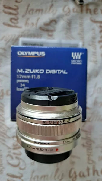 Объектив Olympus M.Zuiko Digital 17mm f/1.8