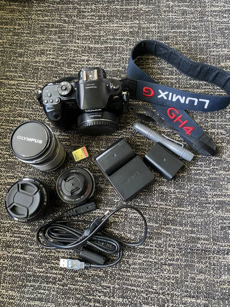 Panasonic Lumix GH4 с объективами и аксессуарами