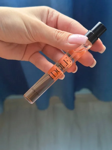новые духи Idole от фирмы Lancome.Оригинал, Не пользовалась не разу.