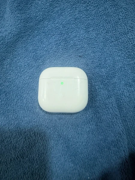 AirPods 4
