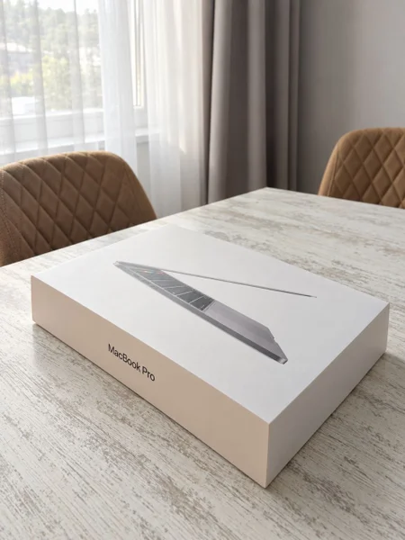 Apple MacBook