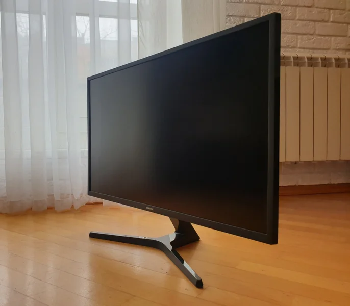 Монитор Samsung u32j590uqi