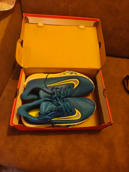 Кроссовки Nike