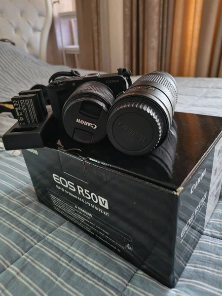 Canon R50V
