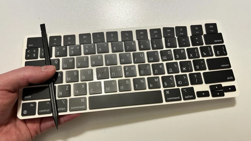 Силиконовая накладка с русскими буквами для MacBook