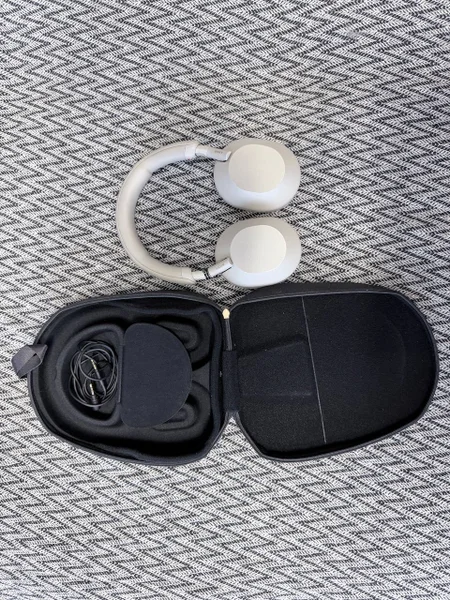 Беспроводные наушники Sony WH-1000XM5