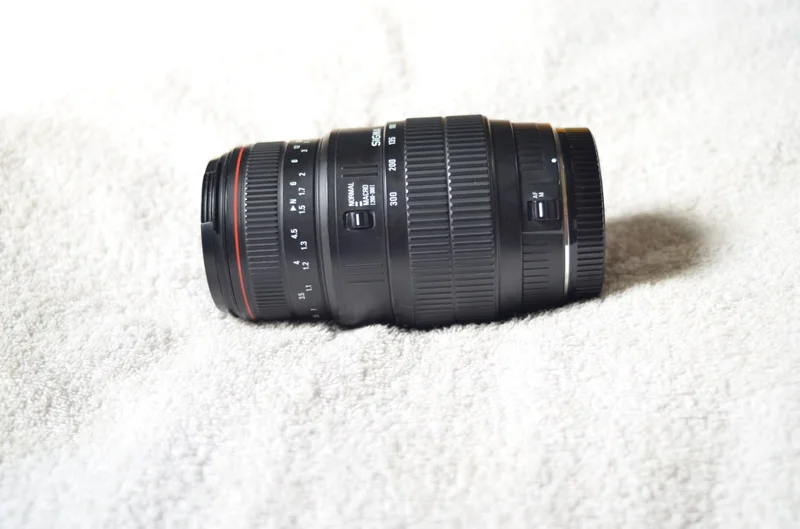 Объектив Sigma 70-300 APO Macro