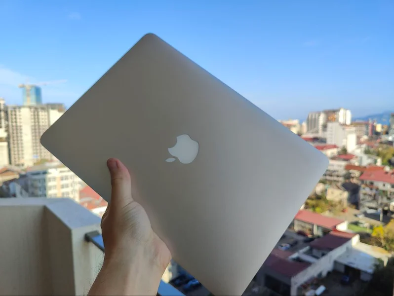 MacBook Air 13" (2017, A1466)