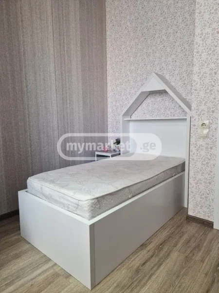Кровать