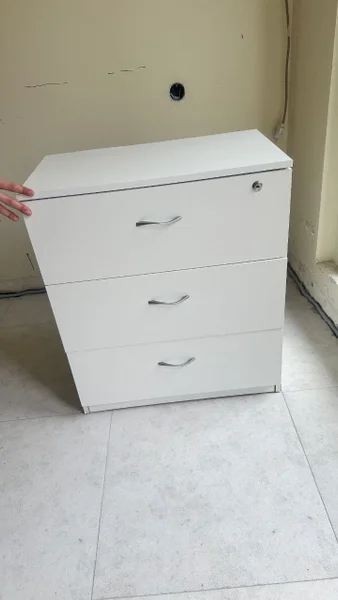 Комод с выдвижными ящиками