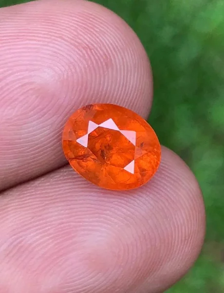 Мандариновый гранат 3.65 карат