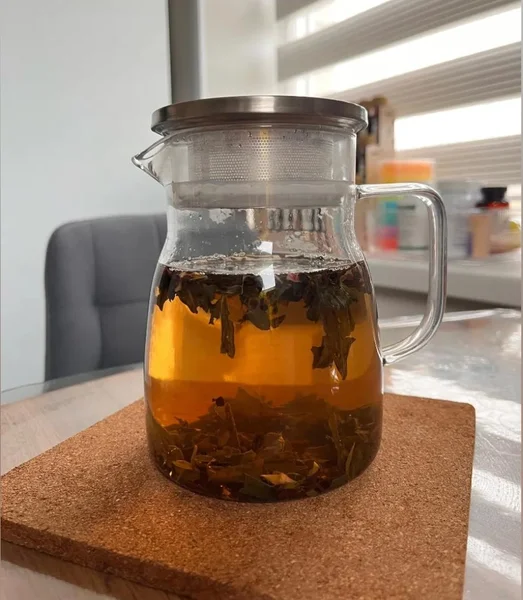 Стеклянный заварочный чайник из жаропрочного стекла.