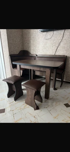 Стол ,стулья ,уголок