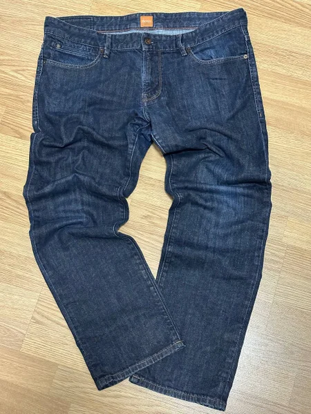 Джинсы Hugo Boss