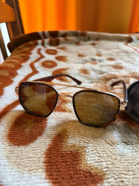 Солнцезащитные очки Ray-Ban