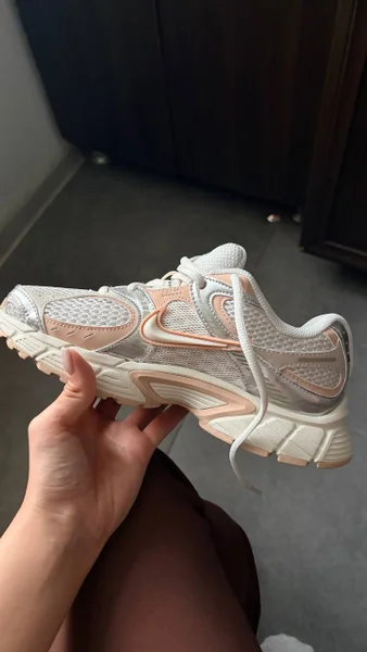 Женские кроссовки Nike V5 RNR