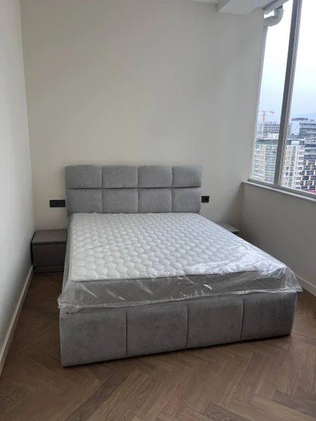 Кровать с матрасом 190х160 и подъёмным механизмом