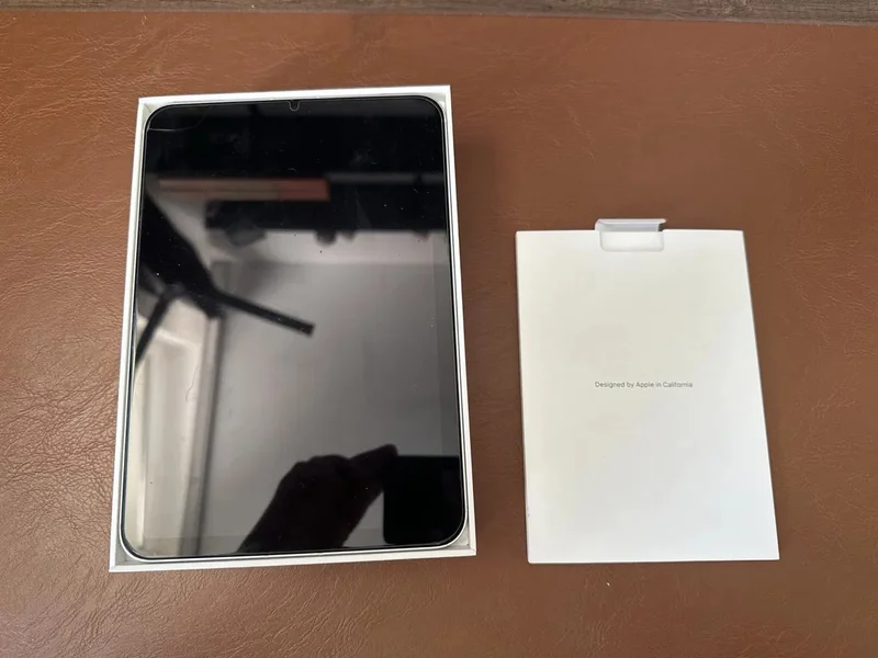 iPad mini 6 64GB Wi-Fi + Cellular с чехлом Apple Smart Folio