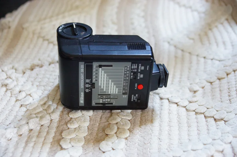 Вспышка Nikon Speedlight SB-20