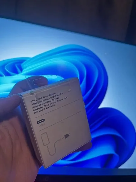 Оригинальный блок питания Apple USB-C 20W