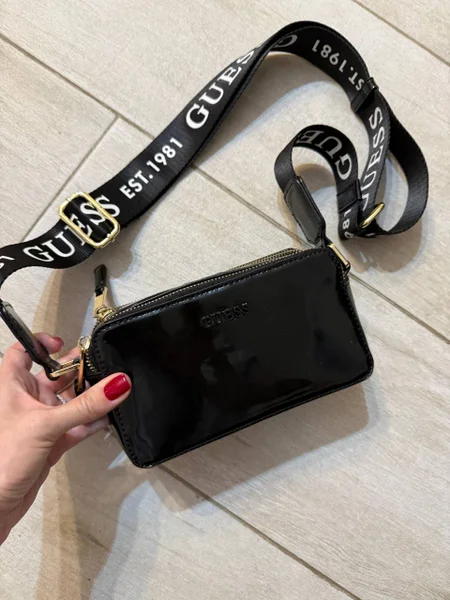 Лаковая сумка Guess через плечо оригинал