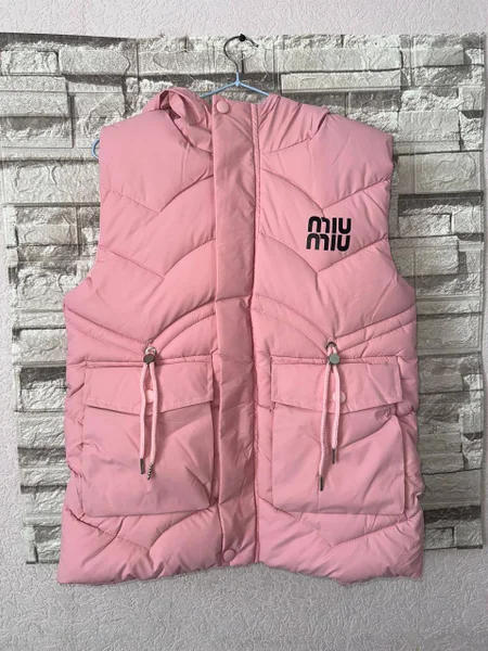 Стильный дутый жилет Miu Miu