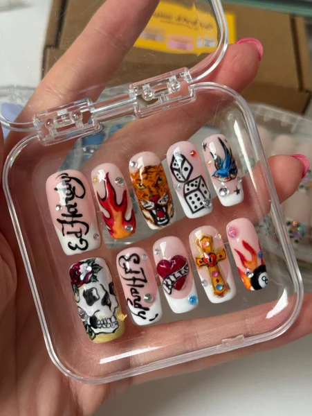 Накладные ногти Ed Hardy