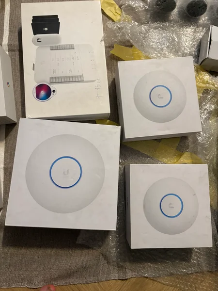 Точки доступа Wi-Fi Ubiquiti UniFi