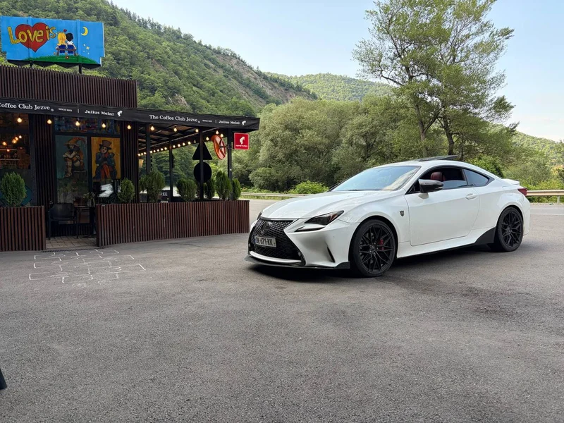 Автомобиль Lexus RC 350