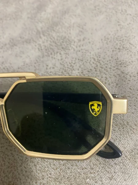 Солнцезащитные очки Ray-Ban