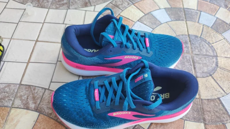 Женские беговые кроссовки Brooks Ghost 16 GTX