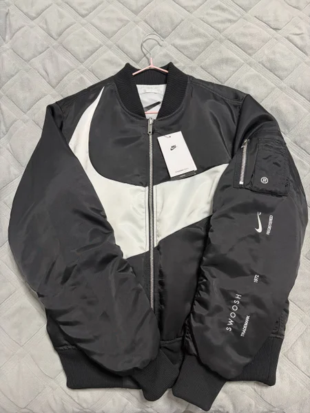Куртка бомбер Nike swoosh