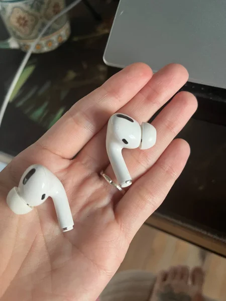 AirPods Pro 1 поколения (только наушники)