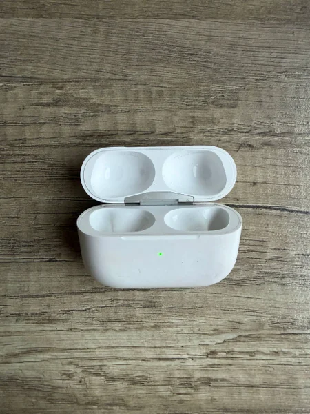 AirPods Pro 3 case