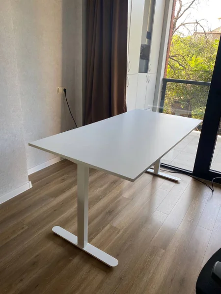 стол с JYSK, STAUNING DESK WHITE, размер: W80xL160xH75 cm.
