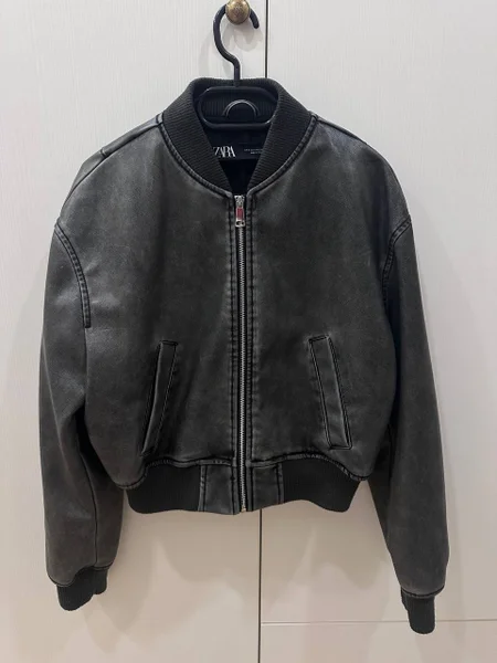Кожаный бомбер Zara винтажный эффект S