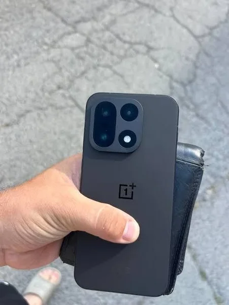 OnePlus 15 12
