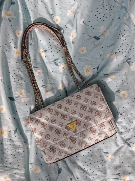 Сумочка Guess с пыльником