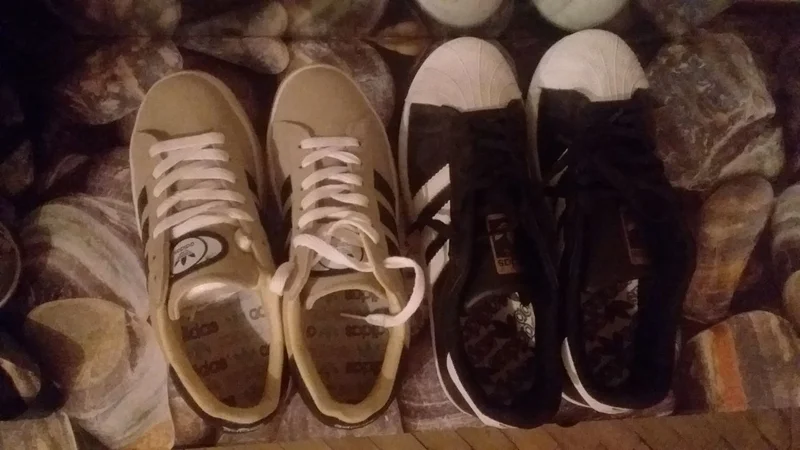 Женские кроссовки Adidas бежевые