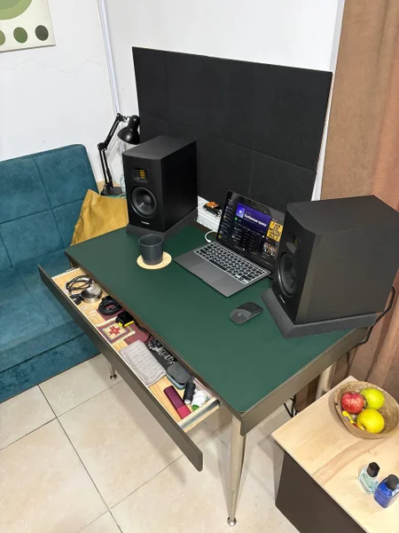 Стол DIY 100 * 55 крашеная фанера с выдвижным ящиком, ноги метал (откручиваются).