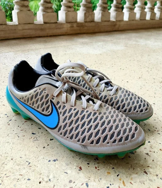 Футбольные бутсы Nike Magista